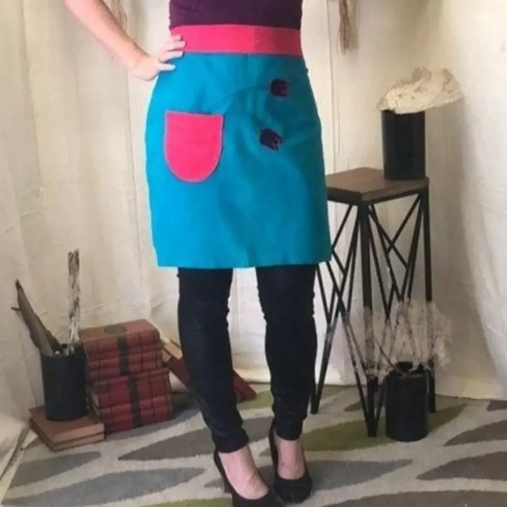 AWD Woman's Tulips cotton corduroy waist apron with pocket and pot holder